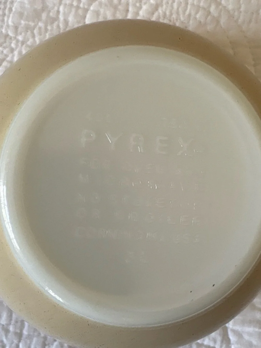 Pyrex Beige and Blue Stoneware Mixing Bowls Set